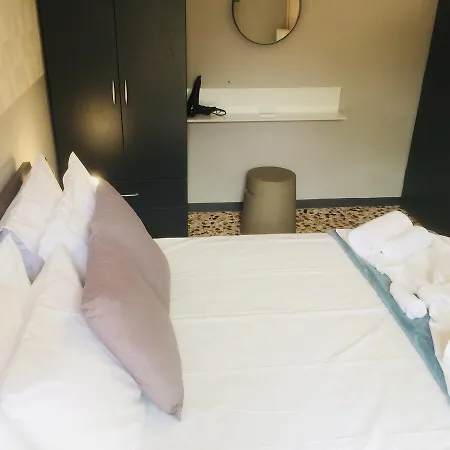 Apartamento Posto Kalamaki Seaside 20 M From The Sandy Beach Galatás